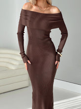 Vestido maxi Phylis sin hombros color chocolate