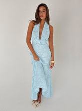 Vestido maxi sin espalda con escote pronunciado y tirantes invisibles, azul claro