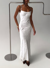 Vestido largo Avienna con estampado en relieve blanco