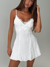 Minivestido Bloomie de encaje con godet, color blanco