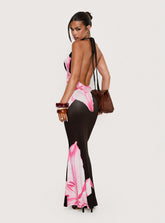 Vestido maxi Kanara Halter escote pronunciado chocolate / floral rosa