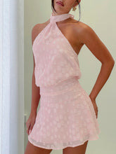 Minivestido halter de jacquard rosa con bufanda eurítmica
