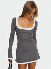 Minivestido Adoree de manga larga con capas gris / blanco
