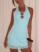 Minivestido azul celeste con aberturas y cuello halter