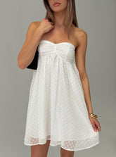 Kaimilla Minivestido Blanco sin Tirantes con Escote Corazón