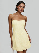 Minivestido amarillo del sur de Francia