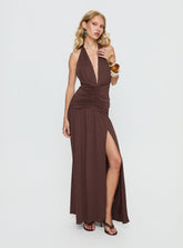 Vestido maxi fruncido Diona Halter Marrón