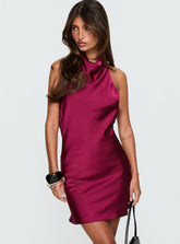 Minivestido A-list con cuello halter y escote drapeado color ciruela