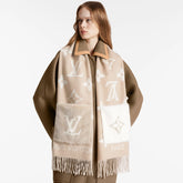 Louis Vuitton Cold Reykjavik Scarf Med Monogram I Kashmir Med Dobbel Lomme I Mink Og Kashmir For Kvinner #97648