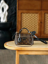 Louis Vuitton Pre-Owned Monogram Reverse Vanity PM Crossbody Bag & Vanity Chain Pouch Handbag M47125 - Private Version with Queryable Chip Code #83111A