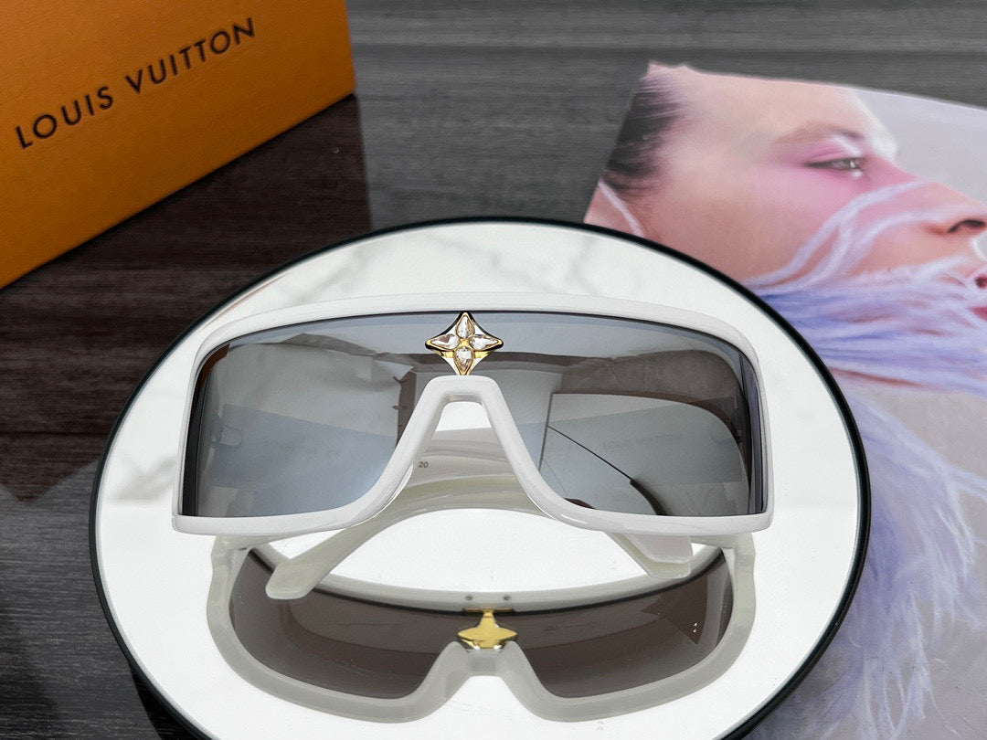 Louis Vuitton Men's Irregular Shape Plate Sunglasses Glasses #96977