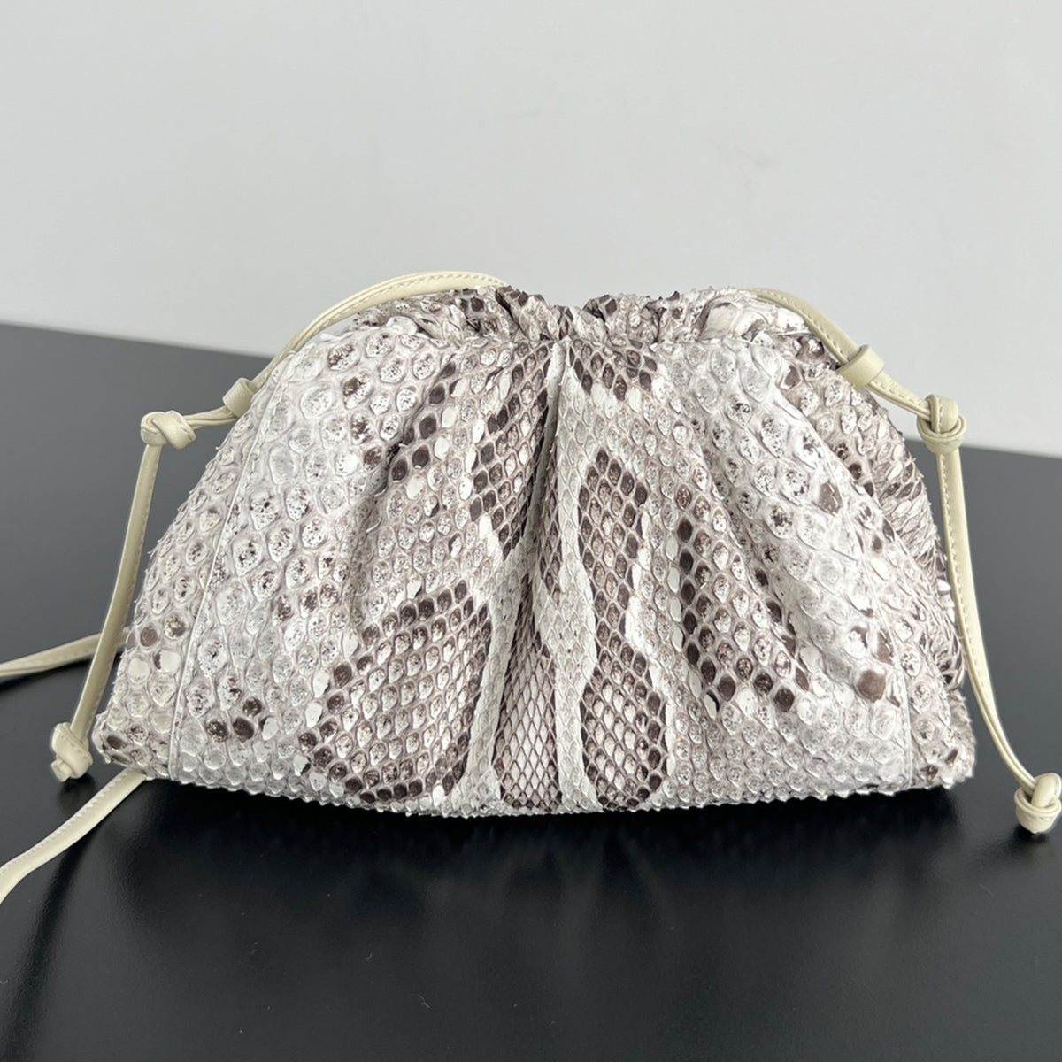 Bottega Veneta Women's And Men's Python Skin Handbag Large And Small Elegant And Luxury Banquet Bag Ngvp #8553