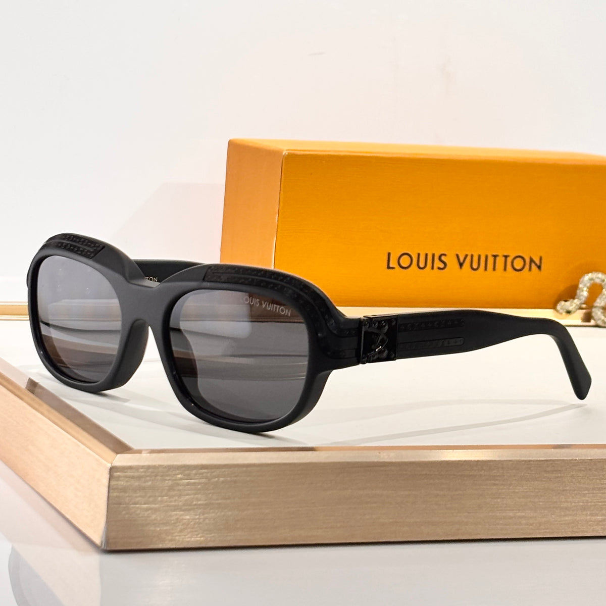 Louis Vuitton 1.0 MILLIONAIRES OVAL Men's And Women's Fashion Classic Oval Design Logo Temple Marking Sunglasses Eyewear Accessories #79191