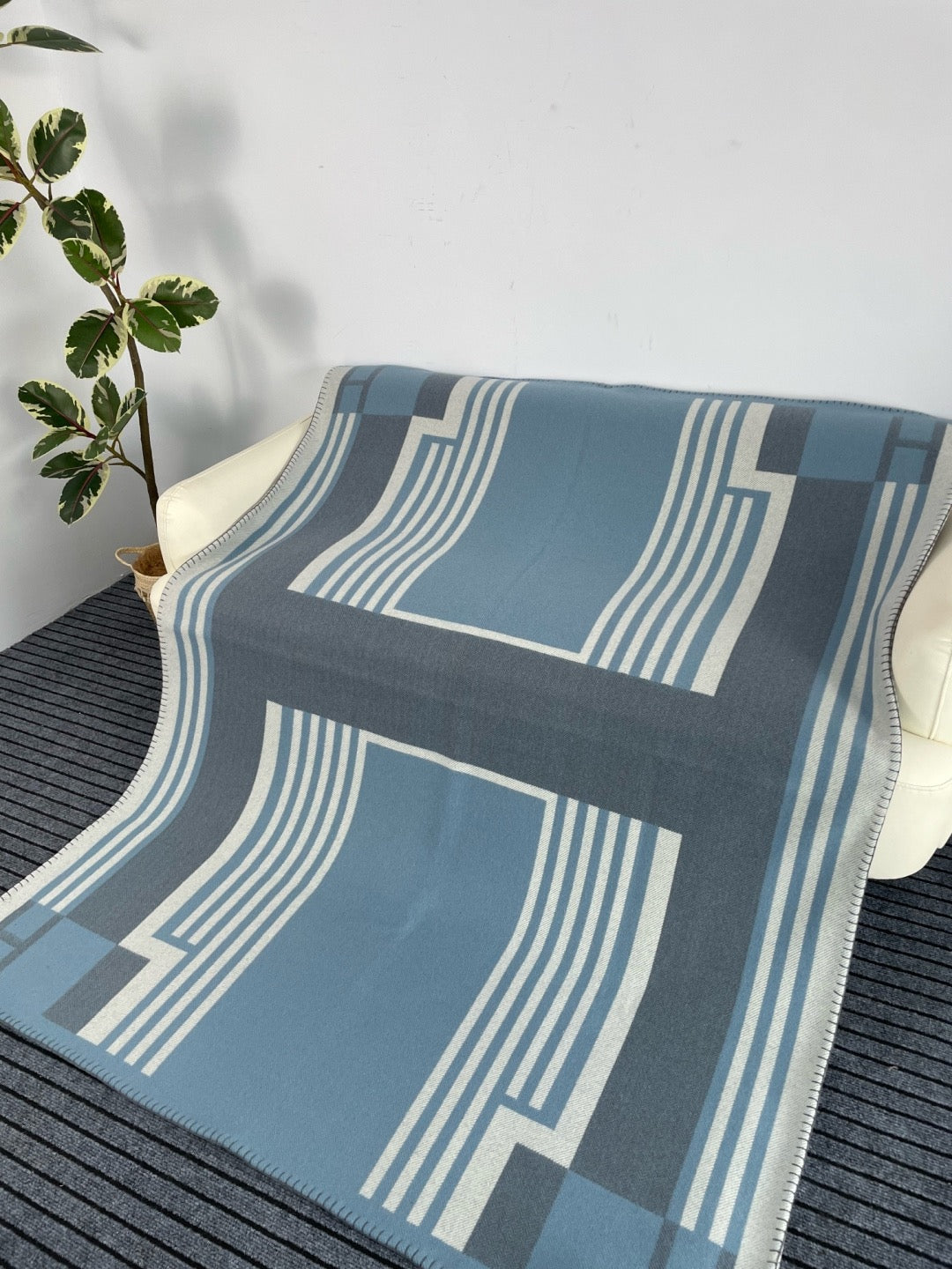 H Deco Blanket