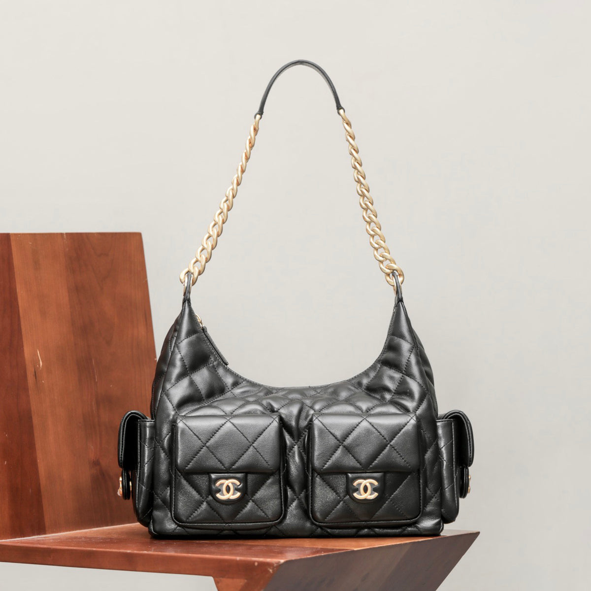Chanel Women's Black Gold Buckle Zipper Closure Lambskin Tote Shoulder Bag Bags #74229