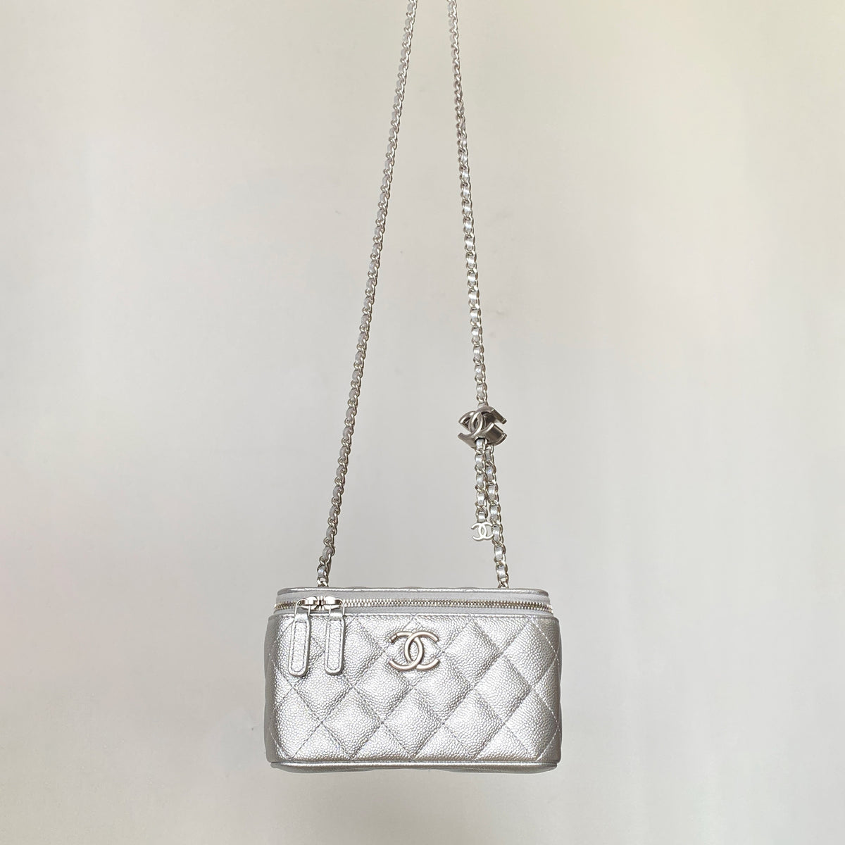 Chanel Women's Retro Vanity Series Solid Color Double C Adjustable Buckle Plaid Leather Shoulder Crossbody Casual Cosmetic Bag Bags #77857
