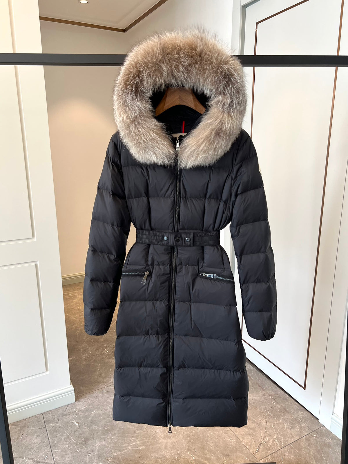 Moncler Fall/Winter Women's Fur Collar Logo Label Waist Long Solid Color Down Jacket Black #293107