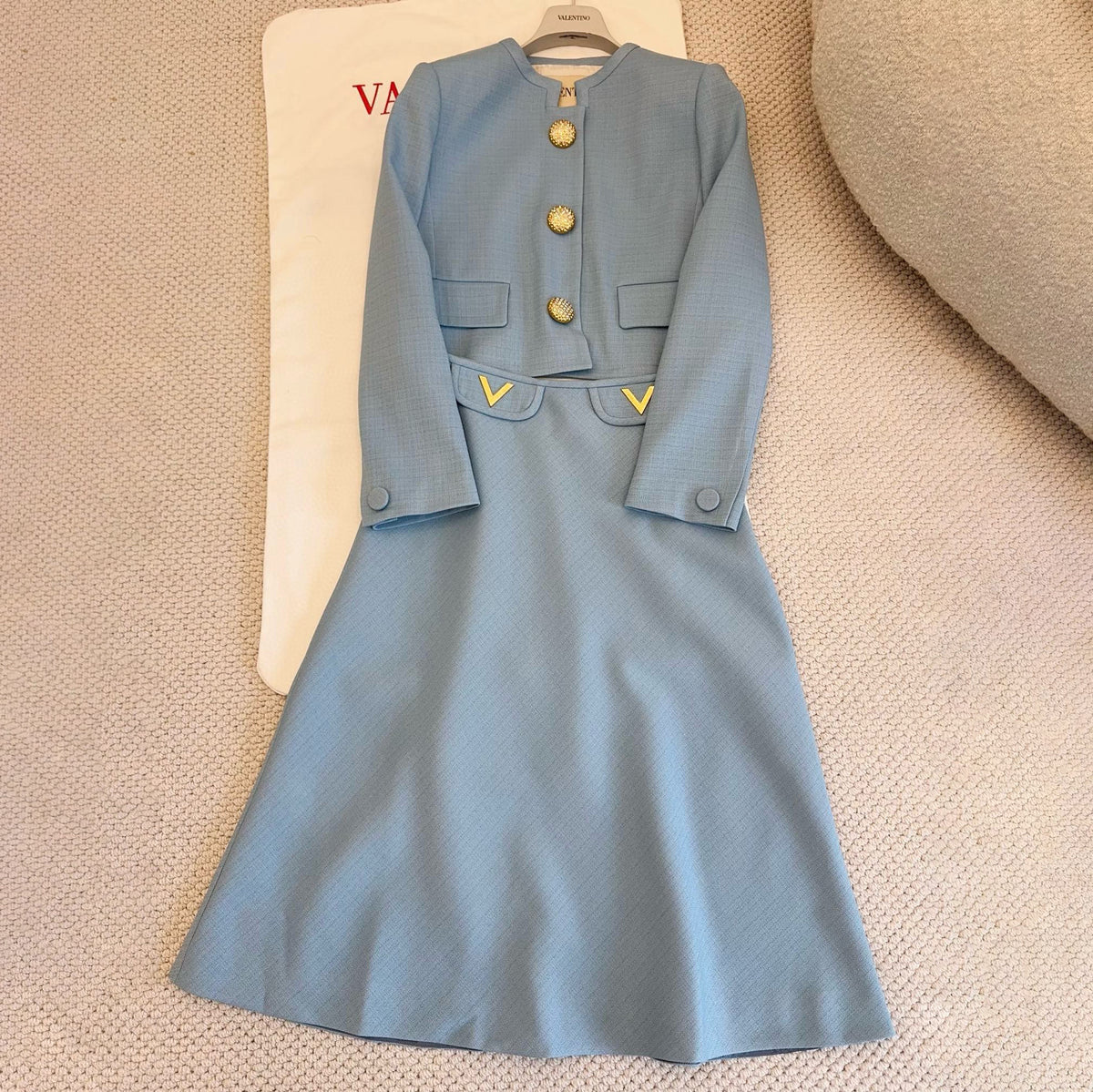 Valentino Women's Fall/winter Fashion Minimalist Classic Crew Neck Solid Color Single Button Short Jacket Classic Minimalist V-shaped Button Design Skirt Suit Set #79194