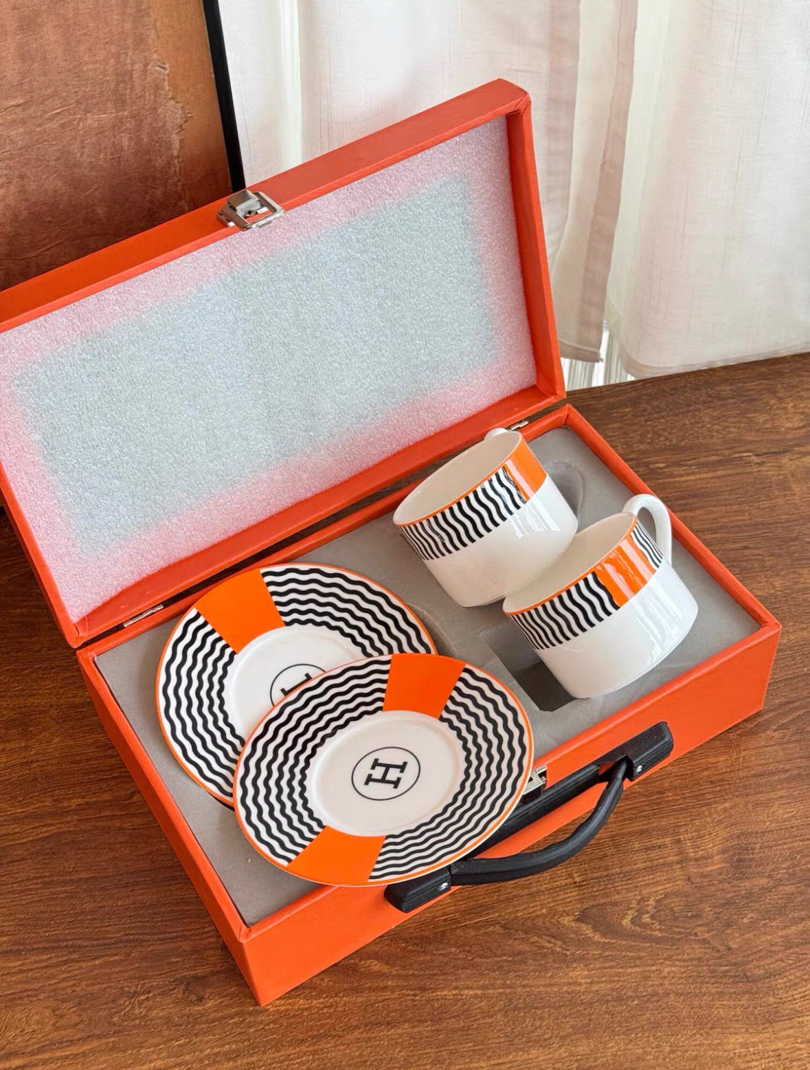 H Déco Tea Cup & Saucer Set