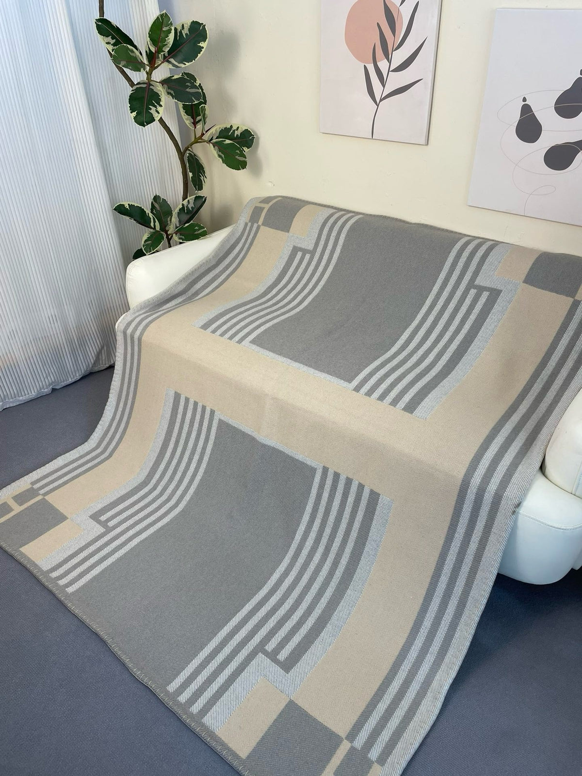 H Deco Blanket