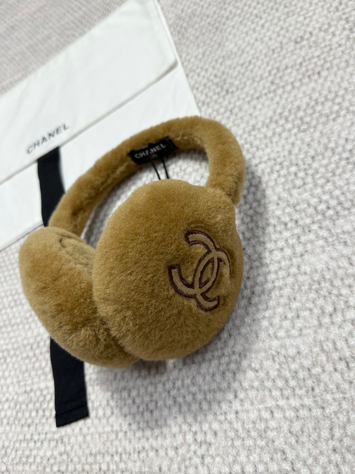 Chanel Top-quality Version Earmuffs Shearling Lambskin Black Ecru #333992