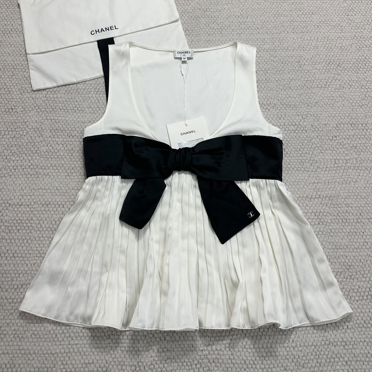 Chanel Women's Bow-Tie Low Round Neck Spring/Summer Solid Color Silk Sleeveless Tank Top Vest Ngvp #2588