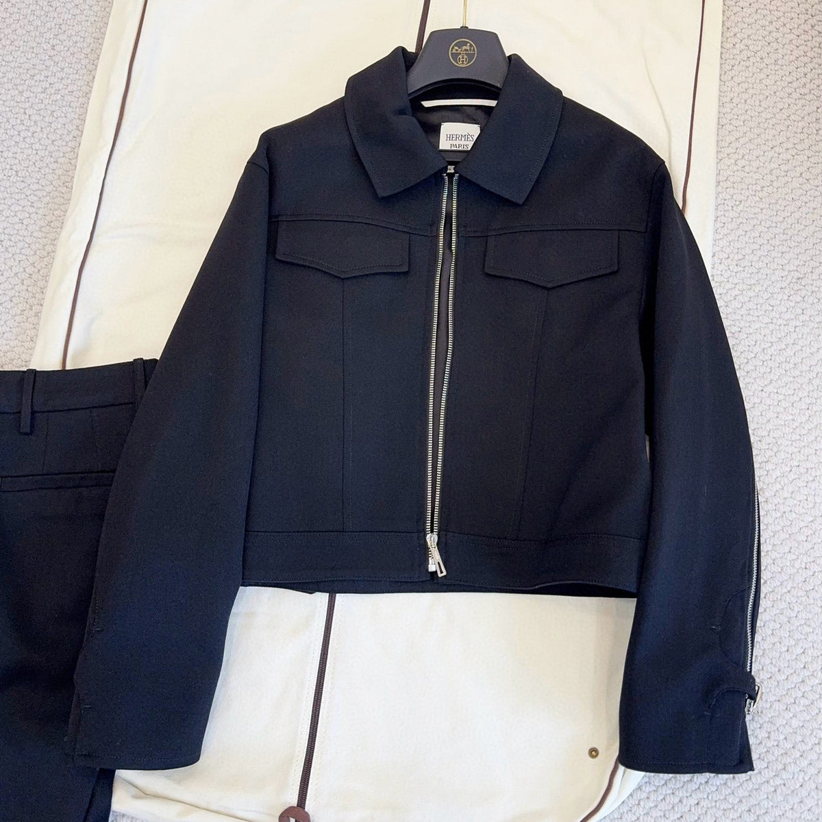 Hermes Women's Workwear-Style Fall/Winter Lapel Zipper Denim Short Jacket with Casual Solid-Color Mid-Length Pants Ngvp #2587