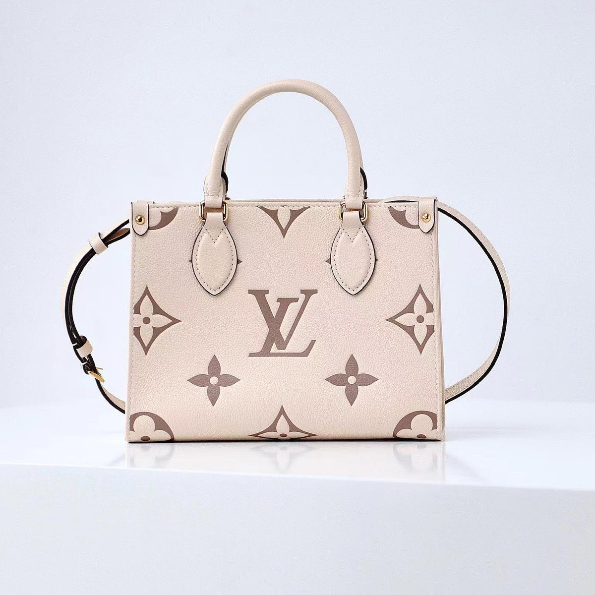 Louis Vuitton Logo Printed Leather Shoulder Bag #52291