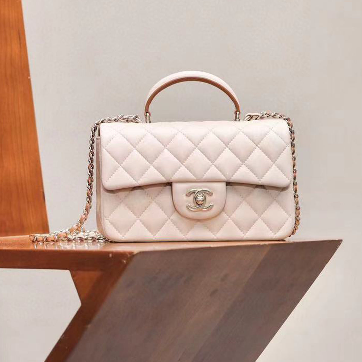 Chanel Fashion Banquet Bag Simple Elegant Checkered Chain Sheepskin Handbag Temperament Crossbody Bags #71382