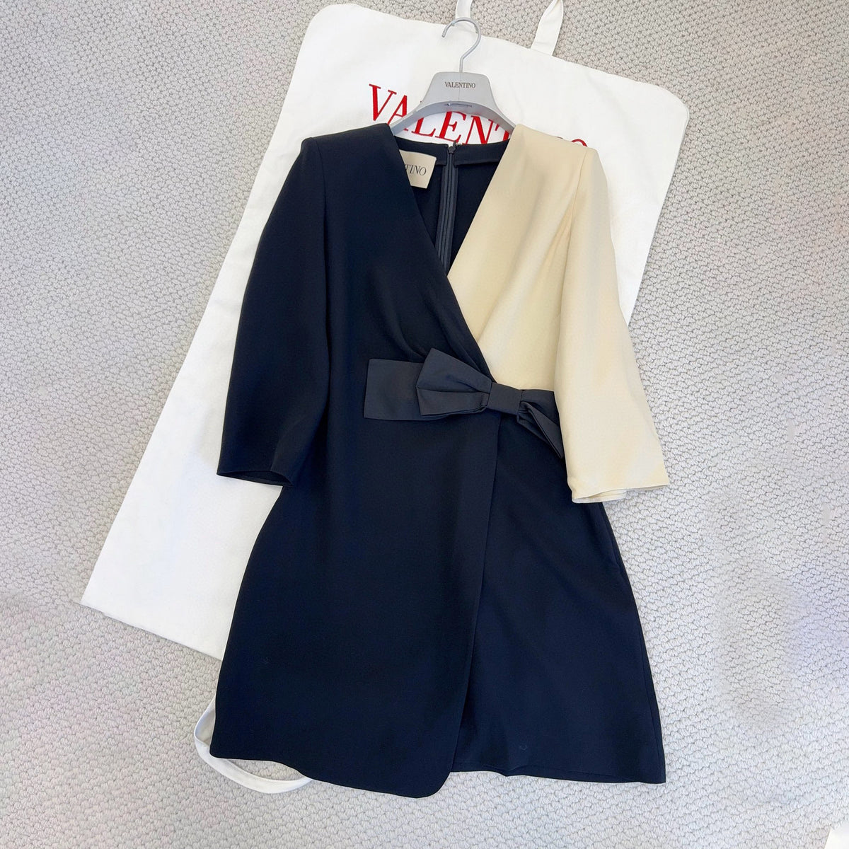 Valentino Women's Fall/Winter Fashion Classic V Neck Design Three Quarter Sleeve Color Block Silk Dress #79328