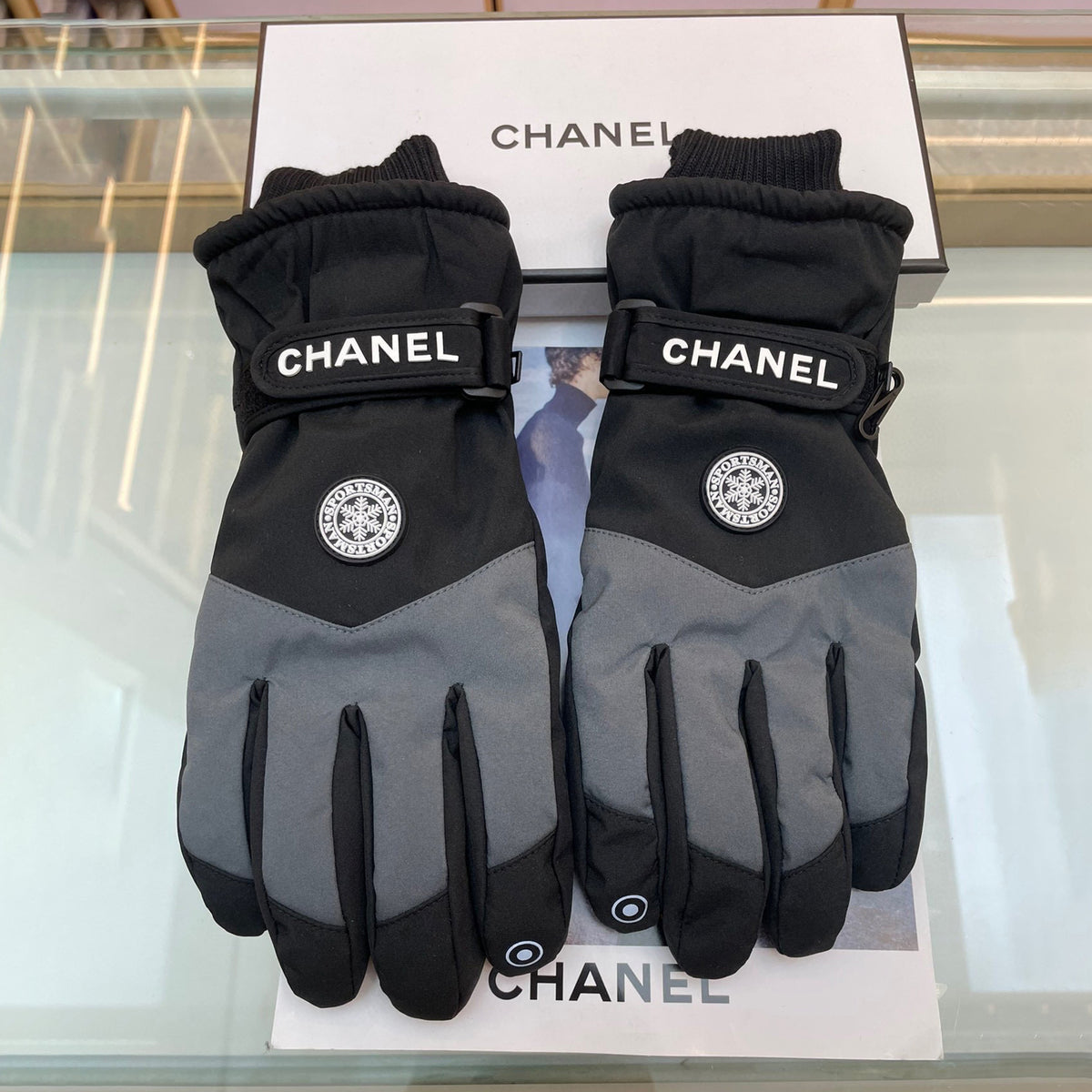 Chanel Women's Winter Fashion Classic Color Blocked Warm Ski Gloves Accessories #79233
