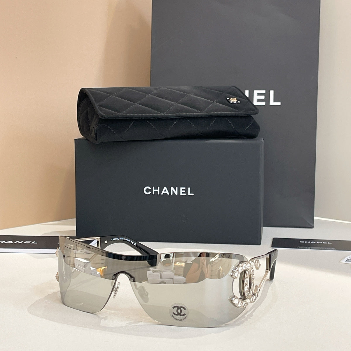 CHANEL Women's and Men's Sunglasses Goggles And Rhinestones Vintage Eyewear Metal Heart Diamonds One Piece Rimless Aviator Sunglasses #332597