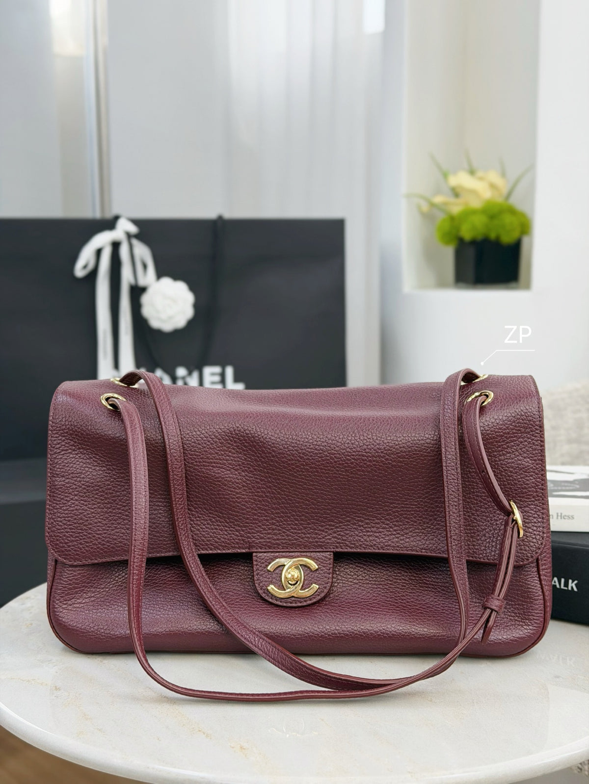 CHANEL Maxi Flapbag Grained Calfskin Gold-tone Metal #385184