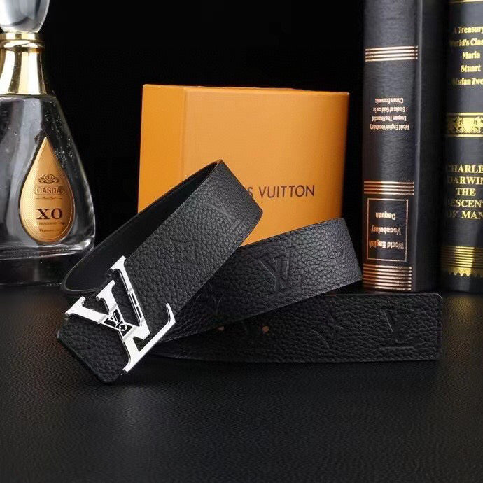 Louis Vuitton Cinturón con Placa Metálica #96344
